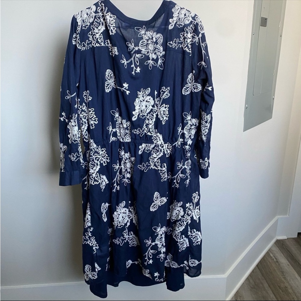 🔥5/$25 Westport Dress Navy & White Embroidered Coastal Beach Travel Cruise Dress - Picture 4 of 9